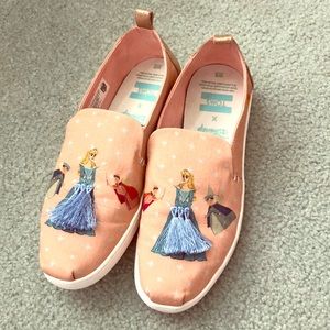 TOMS Rare Sleeping Beauty Canvas Shoes